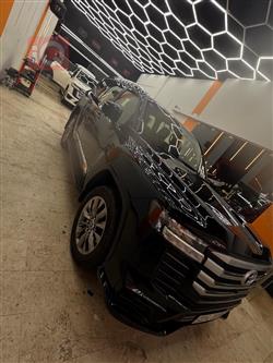 تۆیۆتا لاند کروزەر